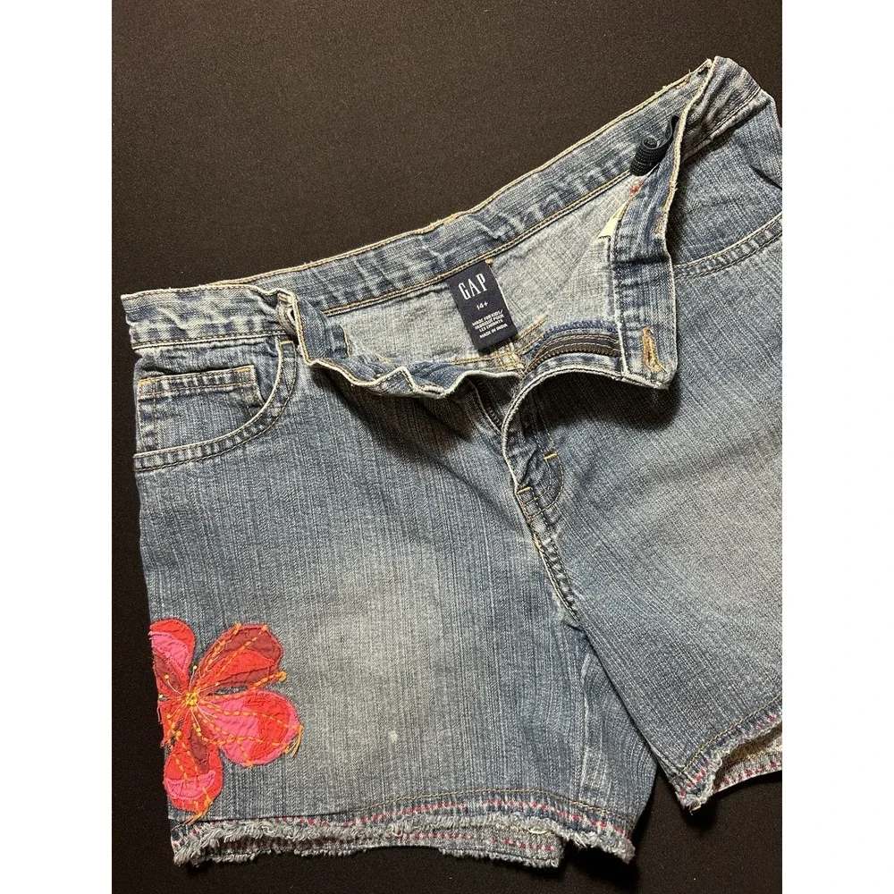GAP Girls Size 14 Denim Shorts Floral Applique Embroidered Frayed Hem Y2K Boho